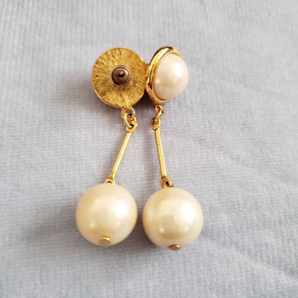 Women's Fashion Jewelry Gold-Tone And Pearl Linear Drop Dangle Earrings - Picture 4 of 10